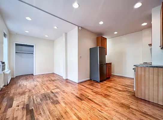 Rented by Kahen Properties | media 3
