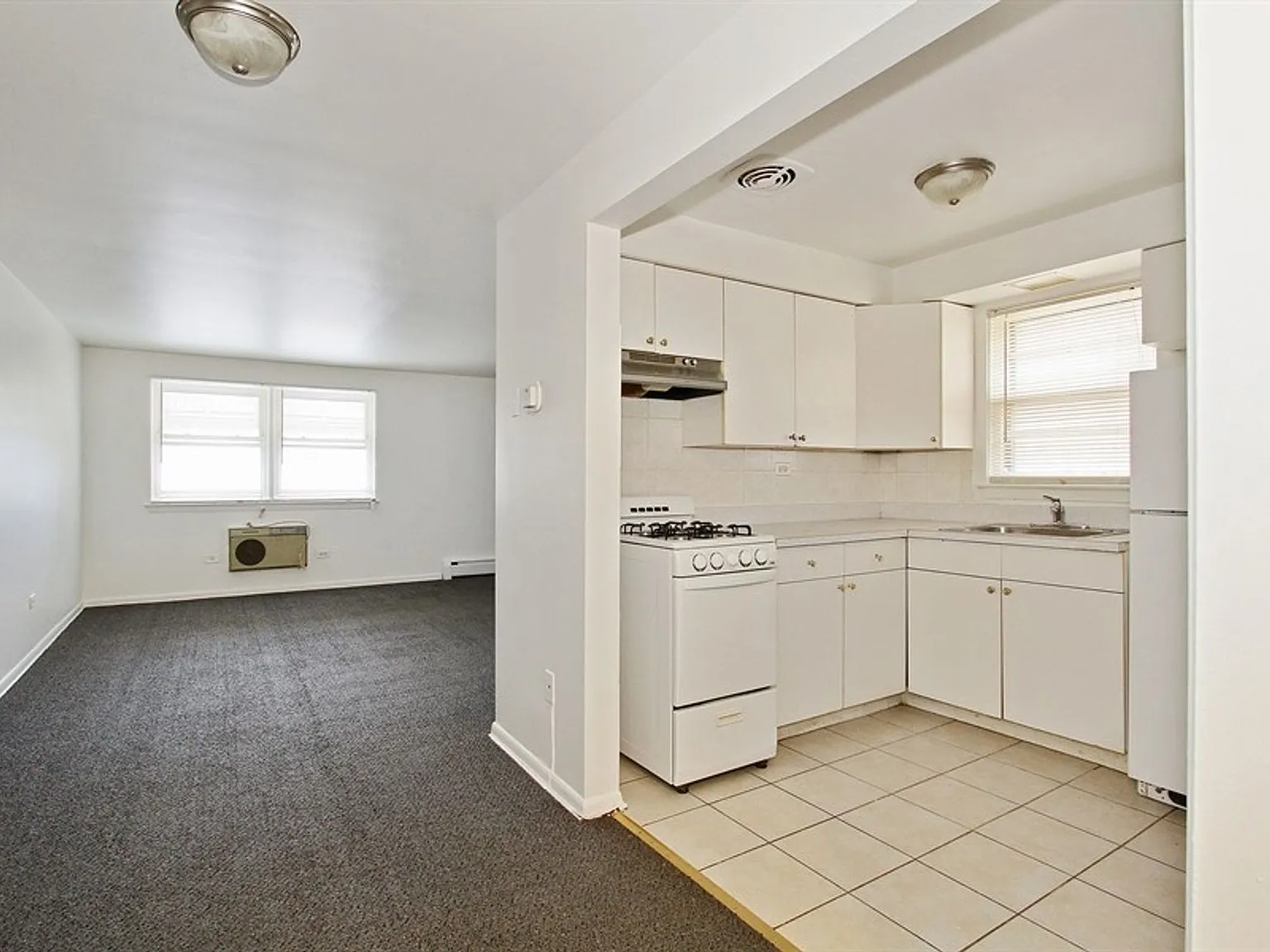 6743 S Oglesby — Photo 4