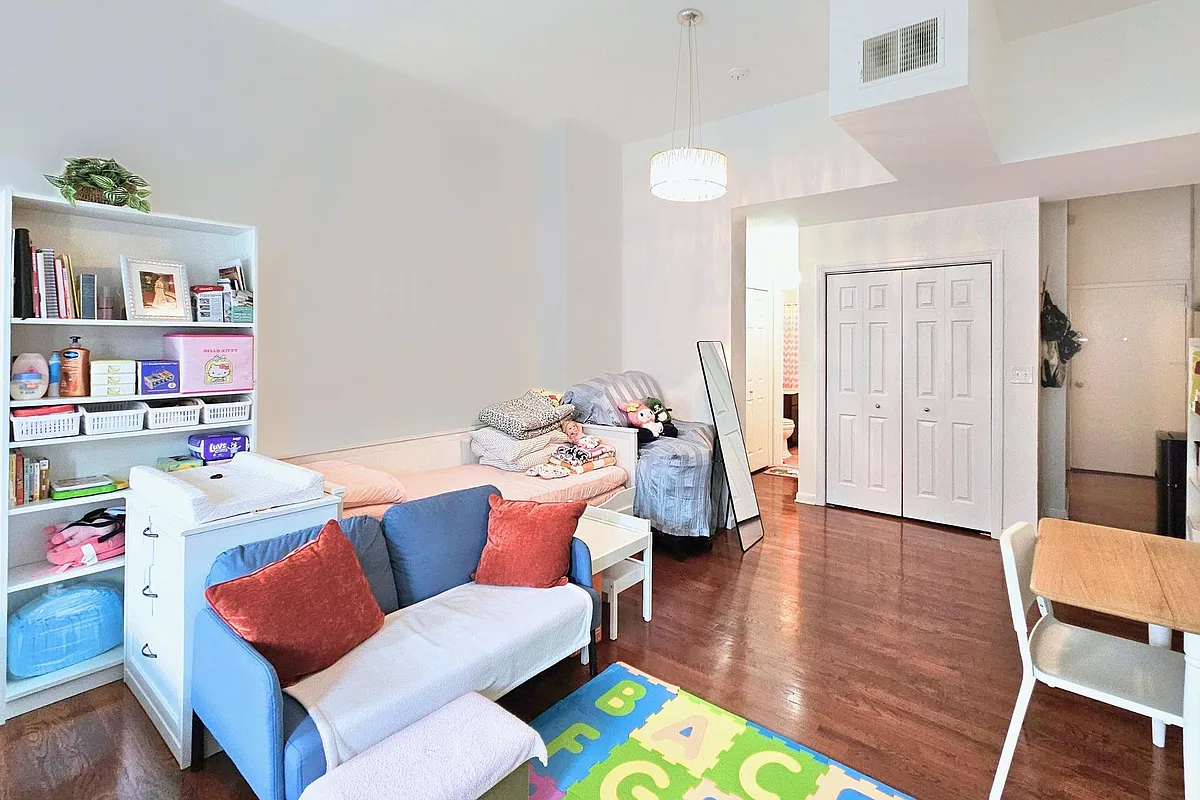 Building Photo - 341 Monmouth St #306D