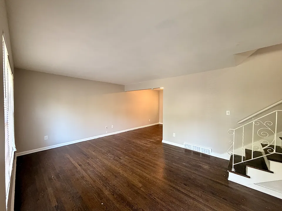 7346 Wayne Ave