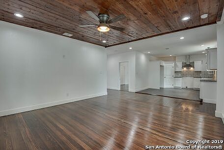 5th image of 239 E Woodlawn Ave