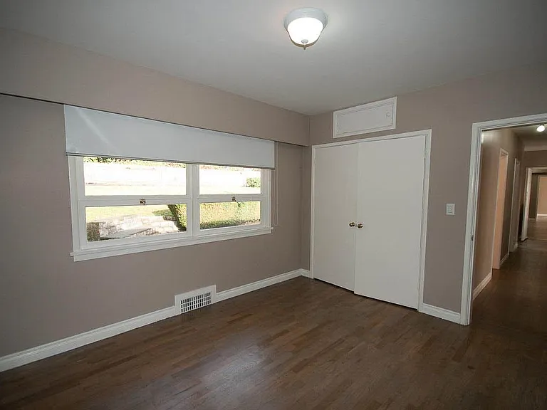 555 Stevens Dr — Photo 10
