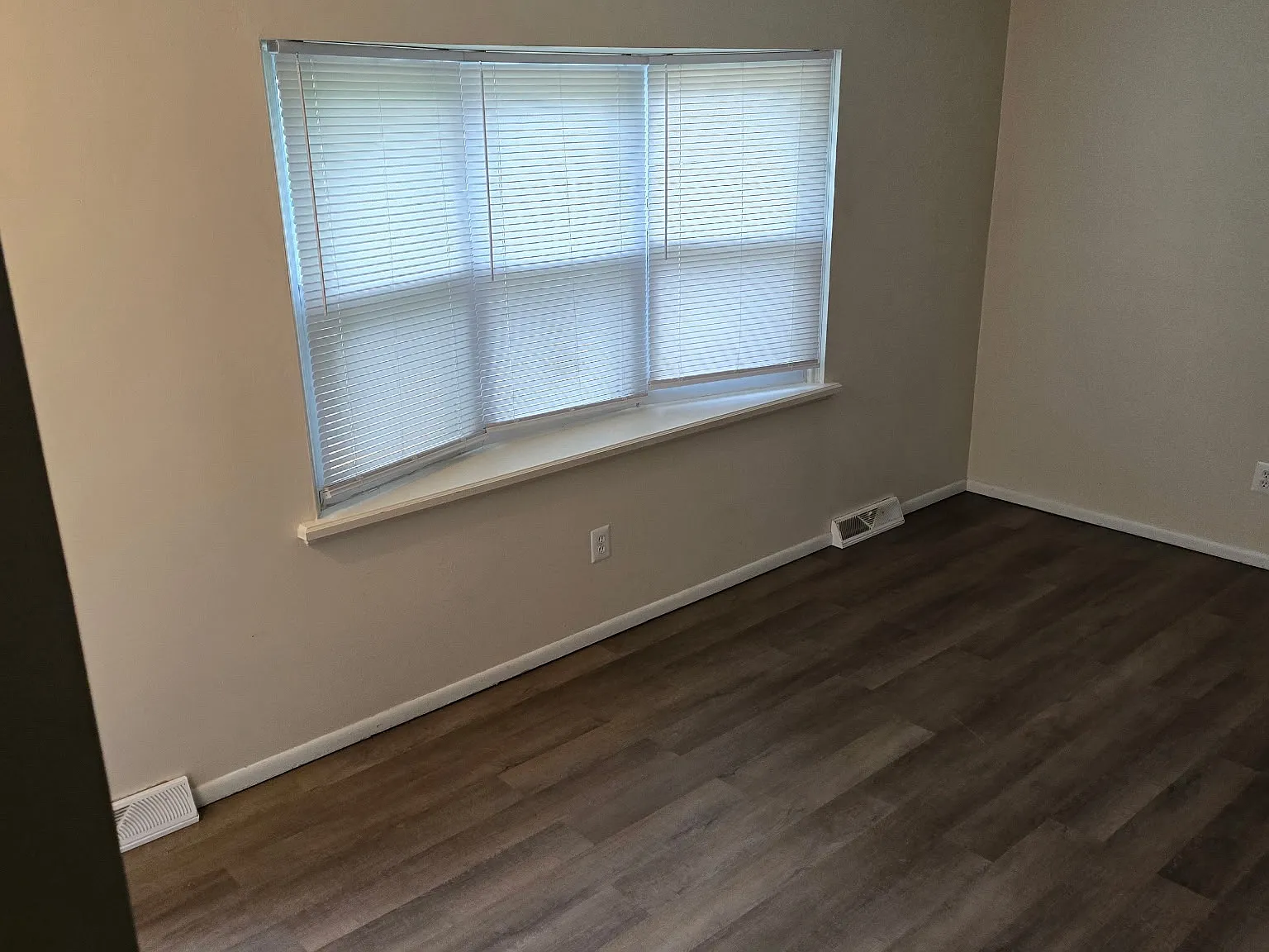 762 Mentor Ave — Photo 2