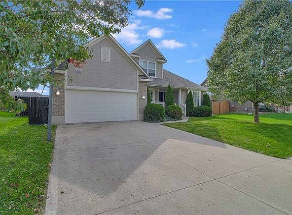 2nd image of 1113 NW Baytree Dr