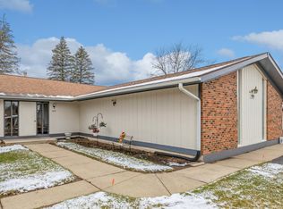 913 Wiltshire Dr APT D, McHenry, IL 60050