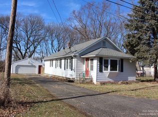 242 Curtis Ave, Jackson, MI 49203