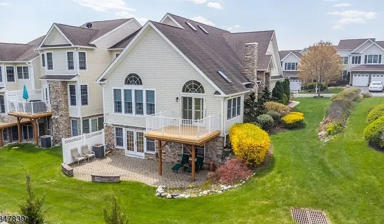 Briar Ct — Photo 2