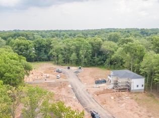 11 Woodside Ave, Metuchen, NJ 08840