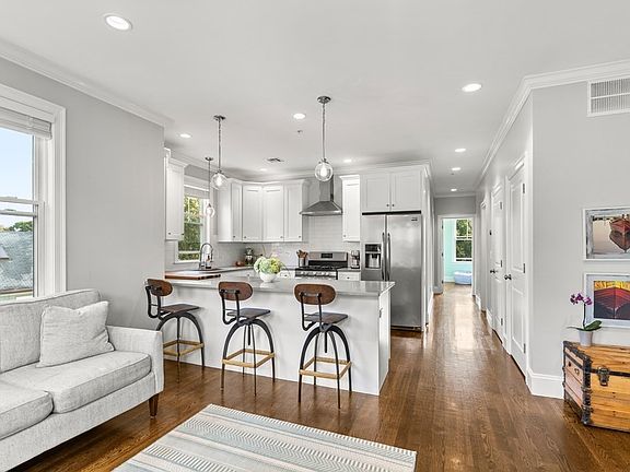 2nd image of 407 Pleasant St #3A