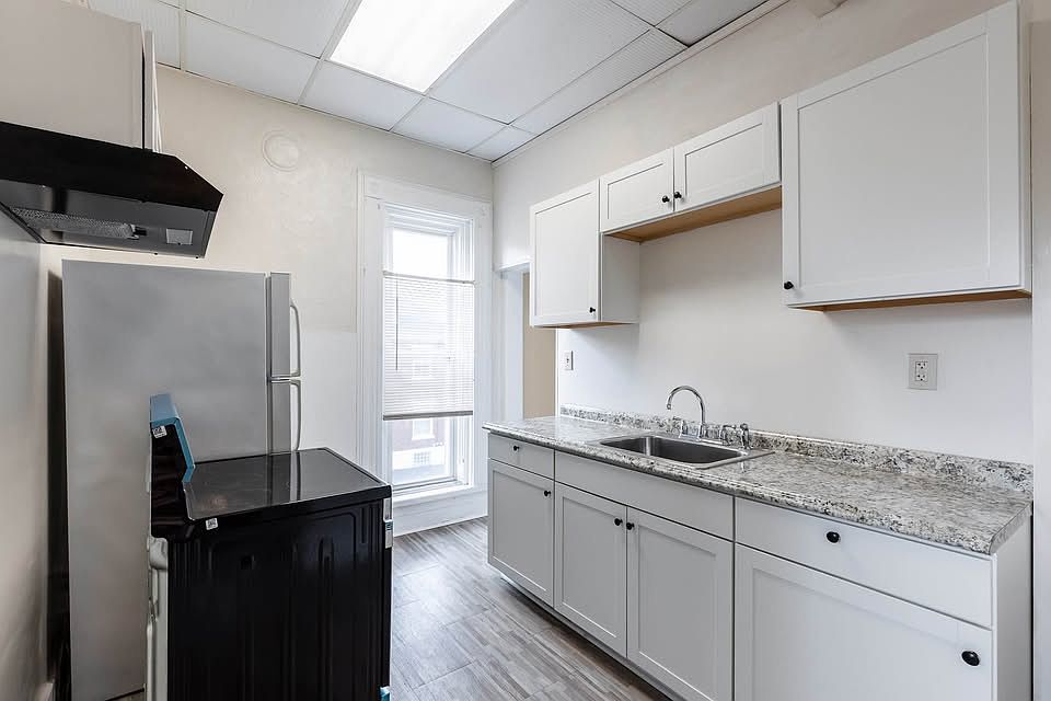 1st image of 819 Lexington Ave APT 2