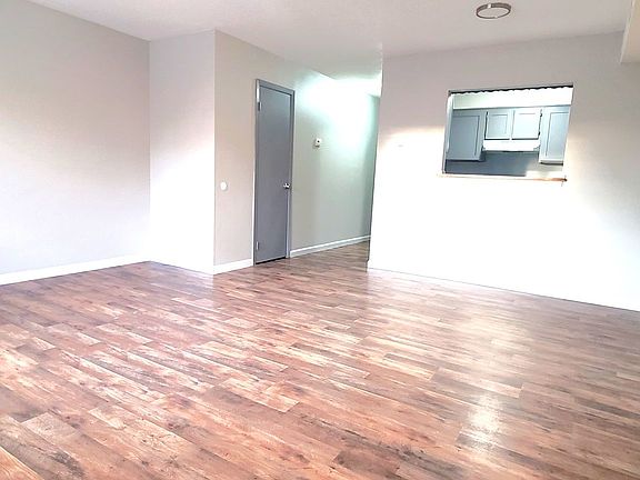 3rd image of 705 W Broadway St #11