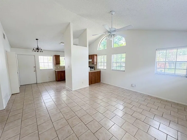 8811B Pineridge Dr #B — Photo 2