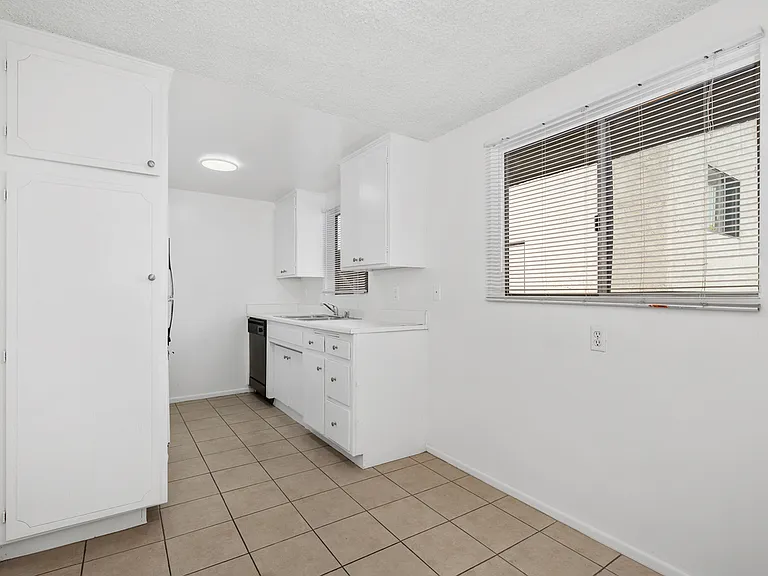 11661 Goshen Ave #104 — Photo 15