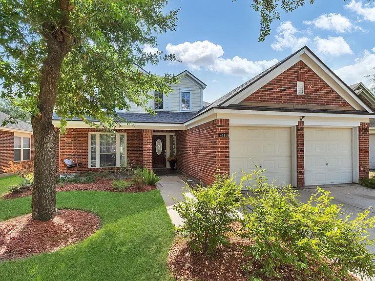 7410 Lake Run Ln — Photo 1