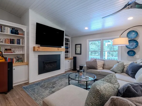 97 Country Bend Rd, Franklin, NC 28734