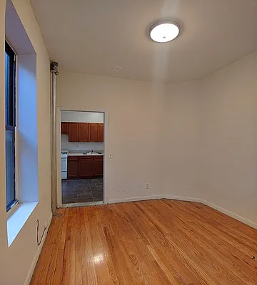 Rented by Moss Realty Company | media 4