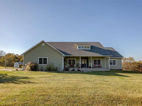 7794 Valley Rd, Plainview, IL 62685