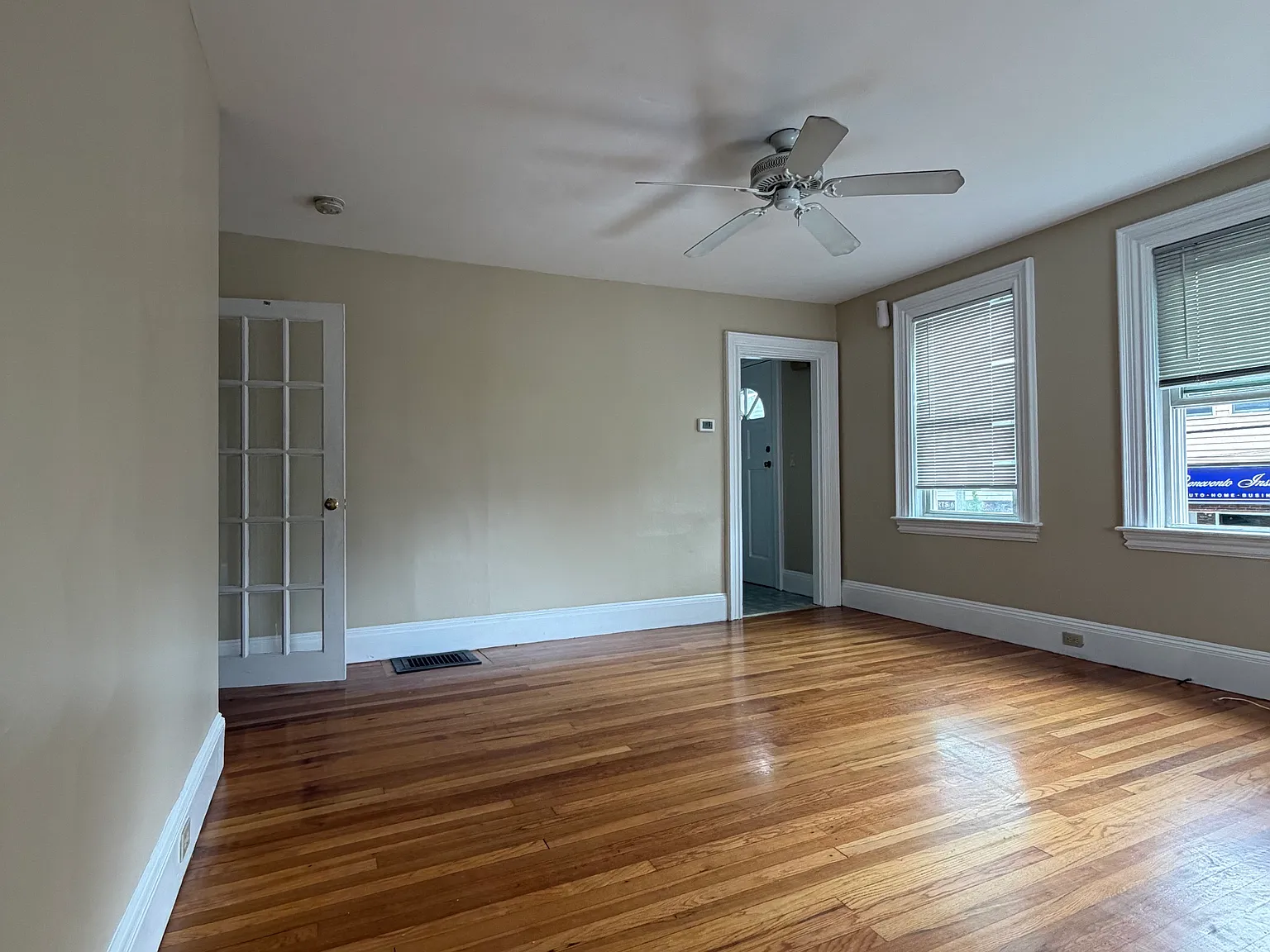 2 bed, 1000 sqft, $2,300 — Photo 3