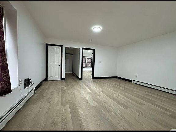 2nd image of 627 Bramhall Ave Floor 1