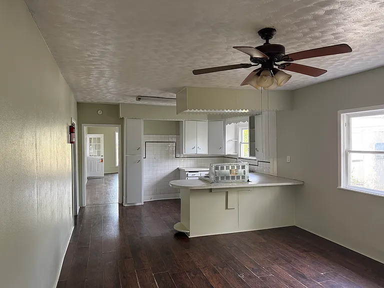 714 W 3rd St — Photo 5