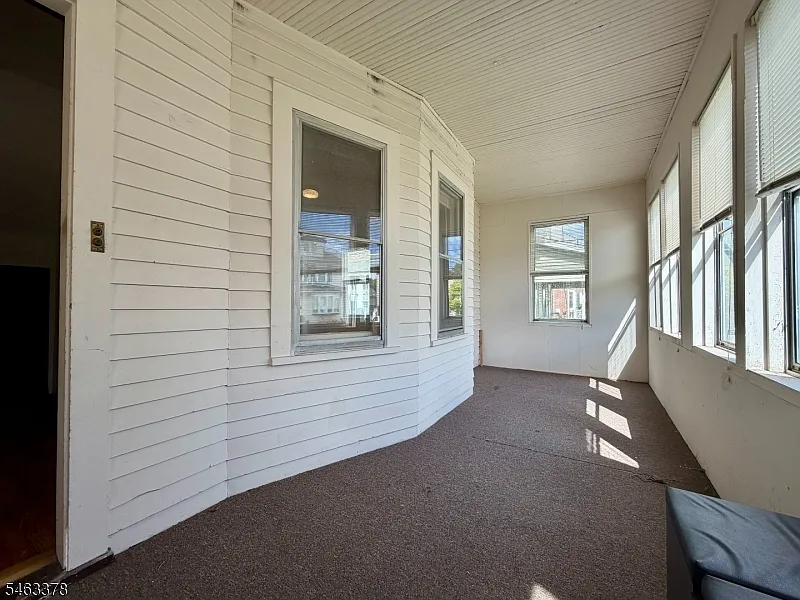 2 bed, 1.0 bath, $2,500 — Photo 2