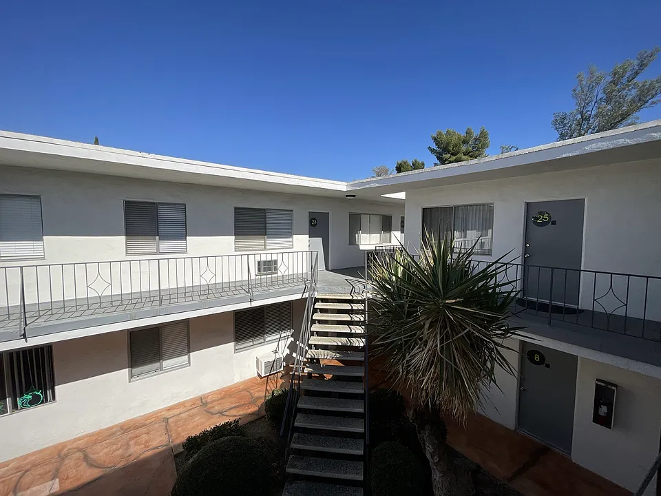 7444 Haskell Ave