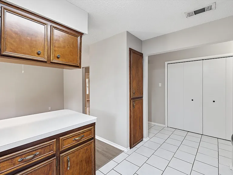 826 Shady Glen Ln — Photo 18