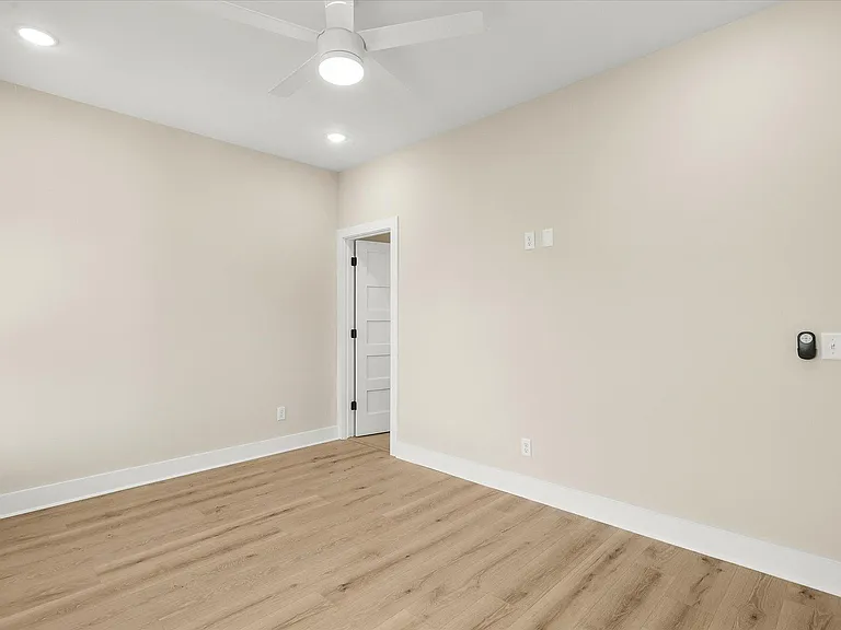 658 E Henry St — Photo 19