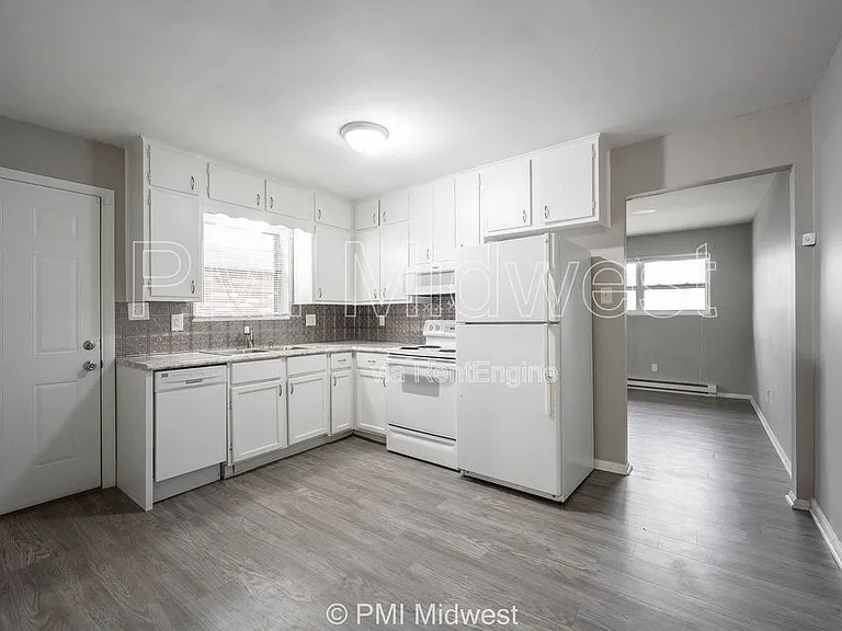 823 Iowa St — Photo 5