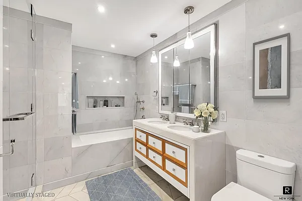 Sold by R New York | media 7