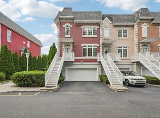 95 Alexander Ct, Nanuet, NY 10954