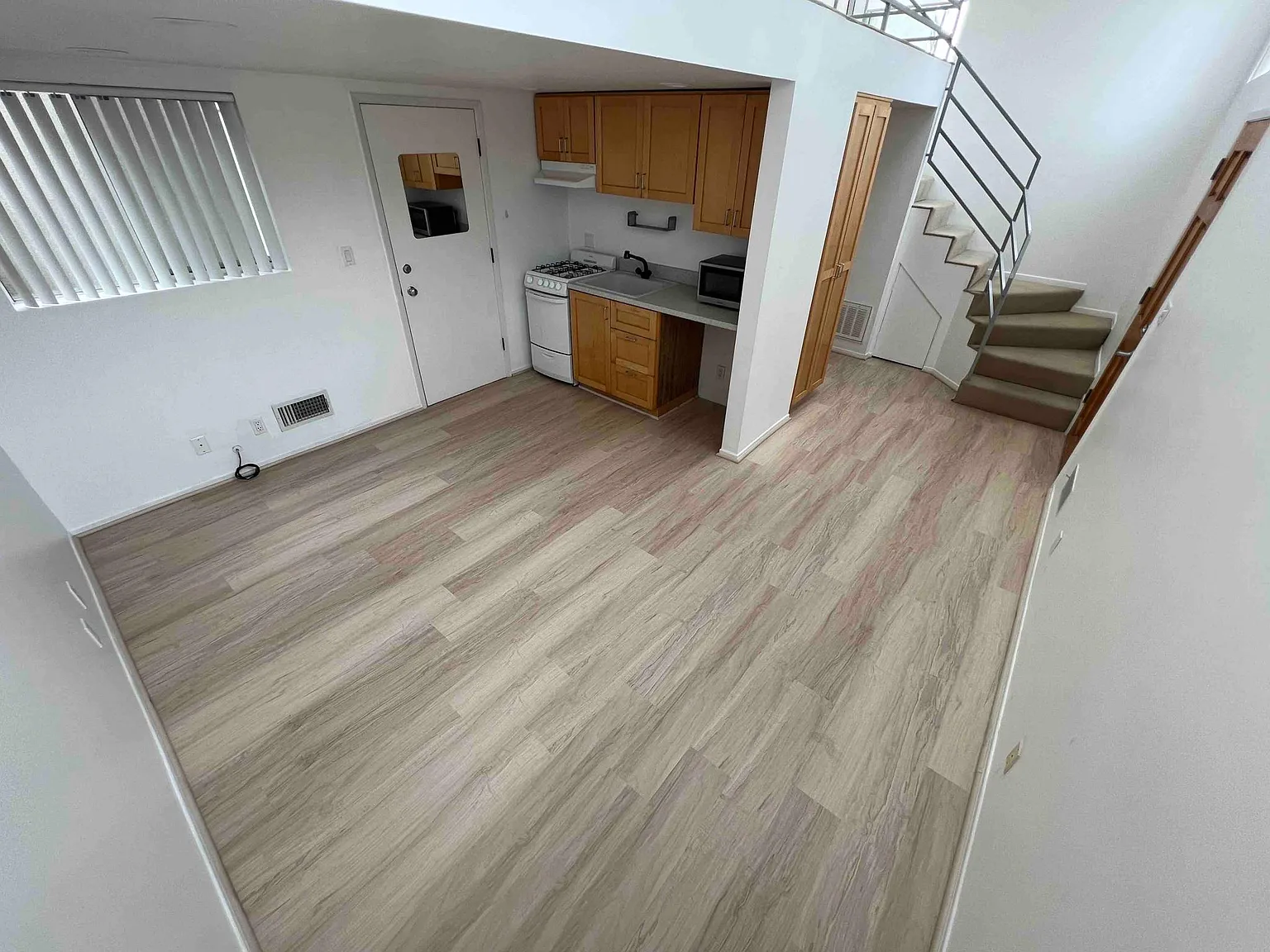 1 bed, 900 sqft, $3,000 — Photo 2