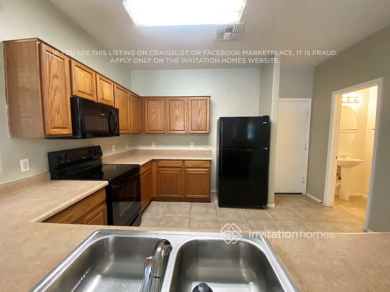 117 N 65th Ln — Photo 6