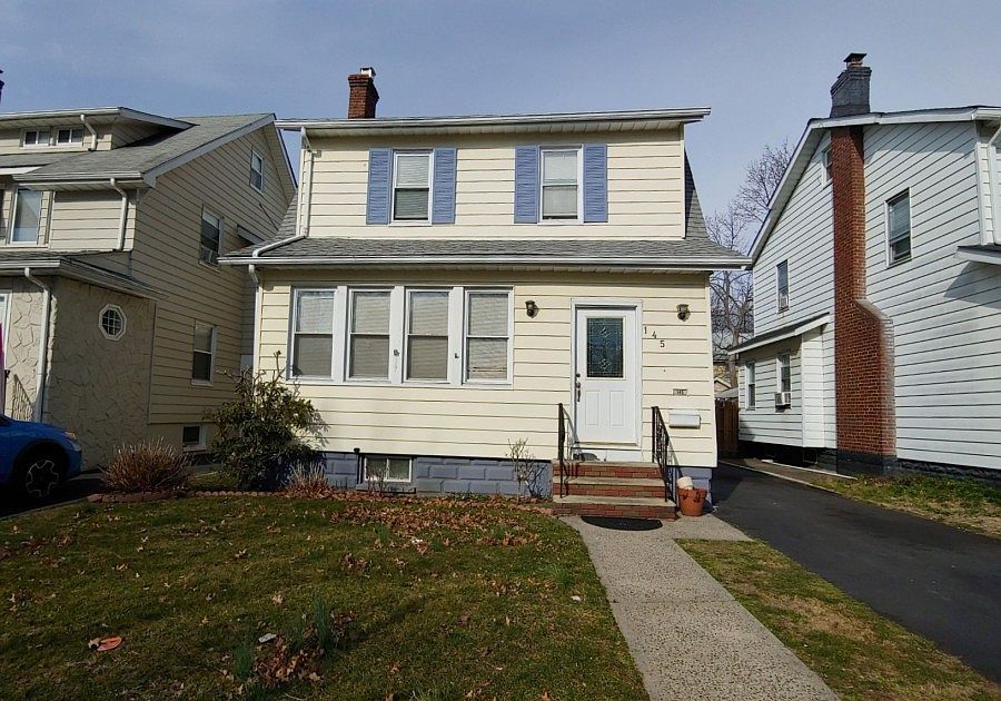 1st image of 145 Leslie St