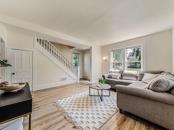 4th image of 728 W 4th Ave