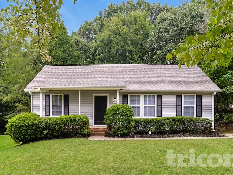 212 Cottonwood Park Dr — Photo 1