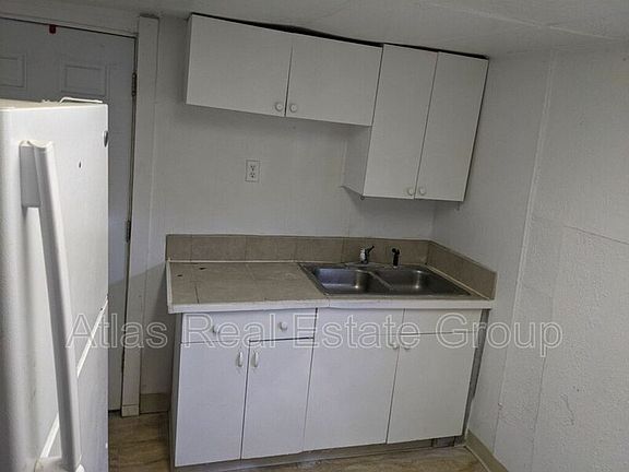 4th image of 549 S Newton St Unit B