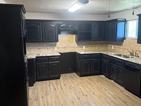 3rd image of 309 N Logue Ave