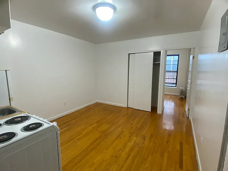 416 W 56th St #15 — Photo 3
