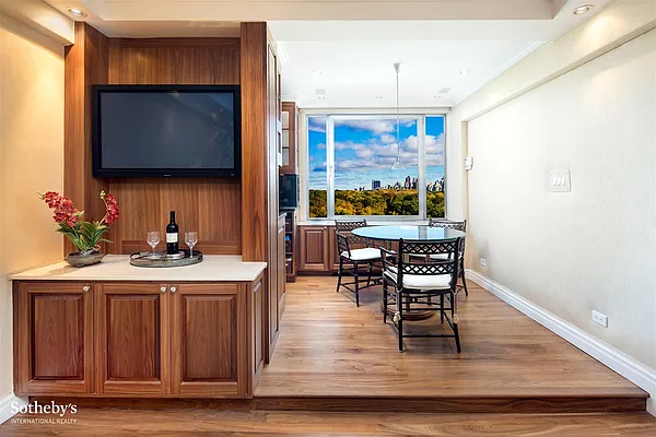 Sold by Sotheby's International Realty | media 5