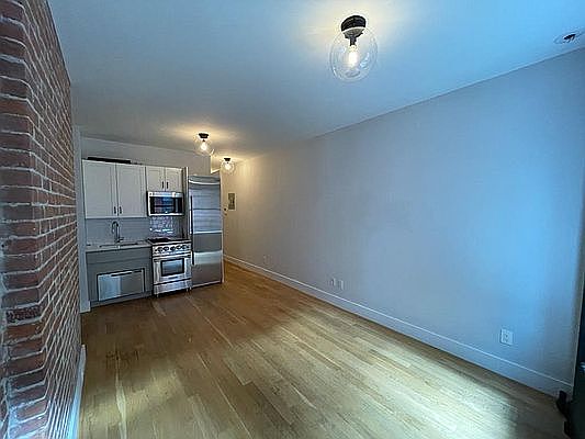 2nd image of 21 Catherine St APT 3C