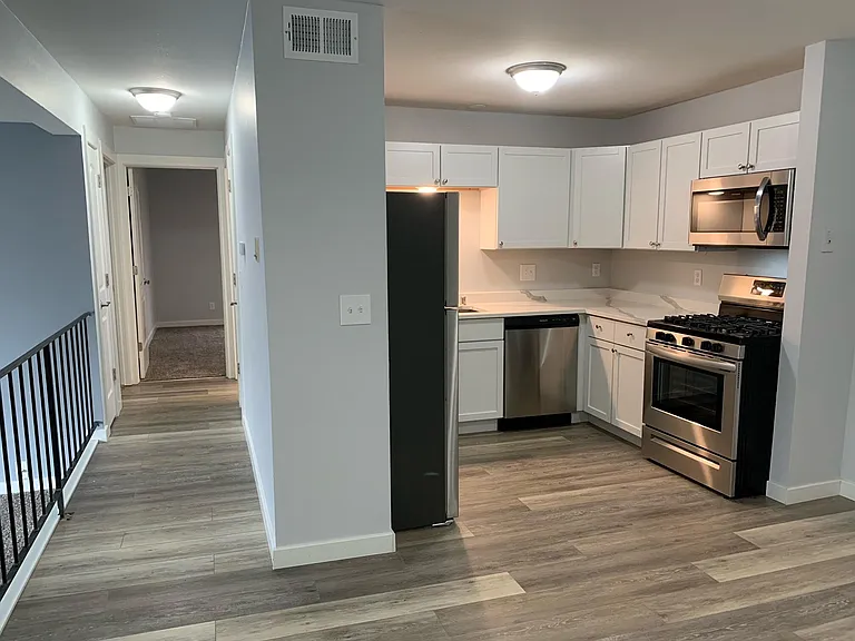 2620 W Custer Ave — Photo 3