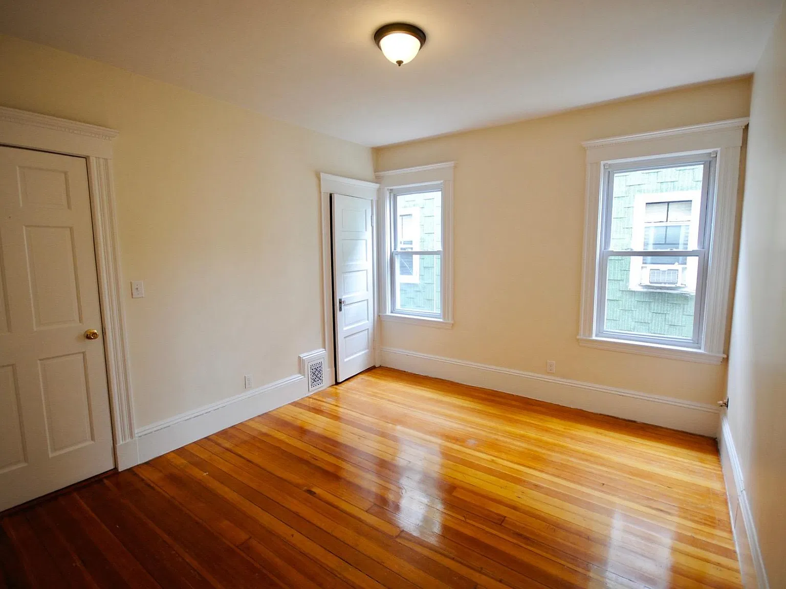 4 bed, 1.5 bath, 1350 sqft, $3,570 — Photo 3