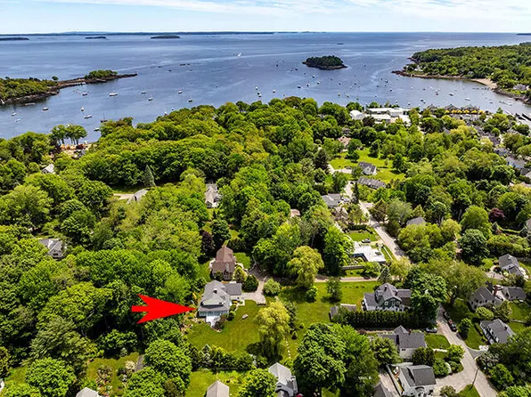 8 N Lewis Avenue, Camden, ME 04843