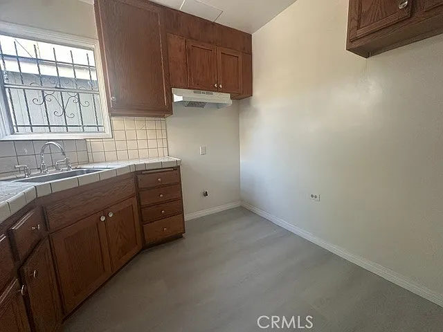 8811 S Budlong Ave — Photo 16