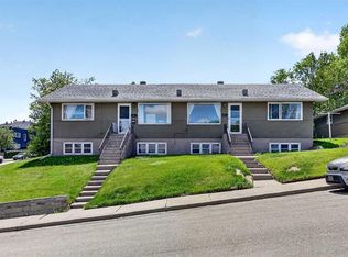301 46th Ave SW, Calgary, AB T2S1B5