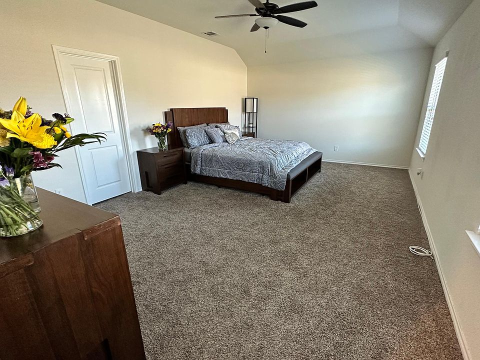 2nd image of 1401 Meadow Crest Dr