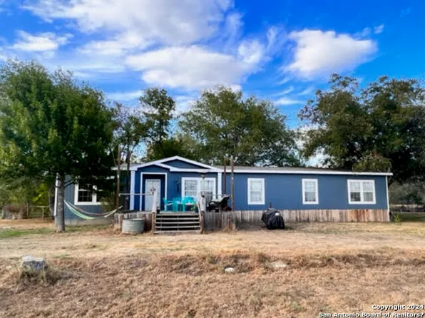 14486 LADD RD, Atascosa, TX 78002