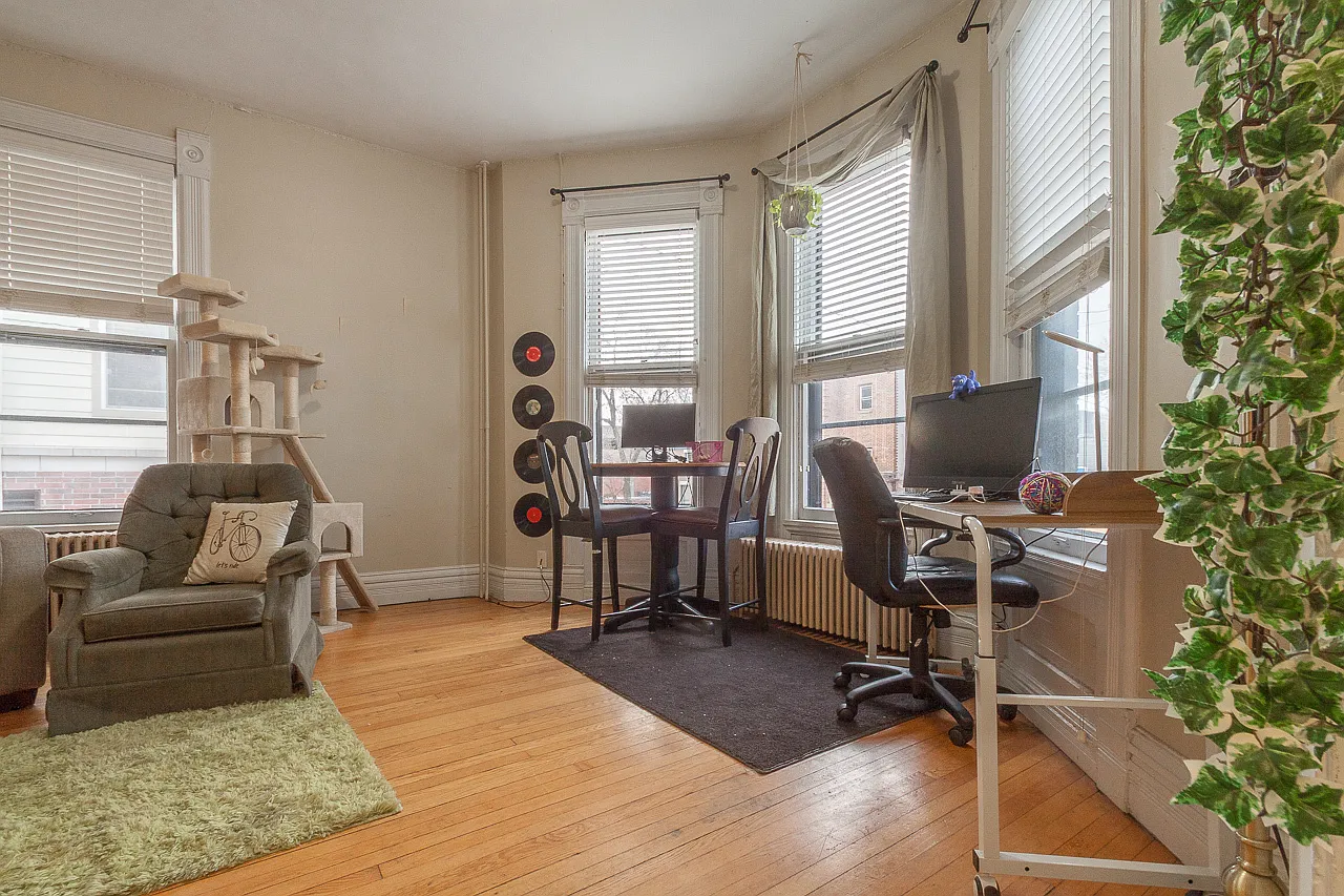 313 E Mifflin St — Photo 2