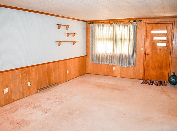 4th image of 1936 Park Ave W